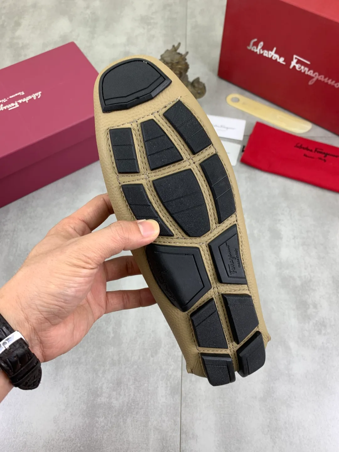 Men's shoes 💰P542 New model, high quality [Ferragamo/Ferragamo] Latest lazy slip-on shoes Original imported calfskin, imported cowhide lining + original luxury metal buckle + original combination outsole Comparison without pressure Code number: 38-45